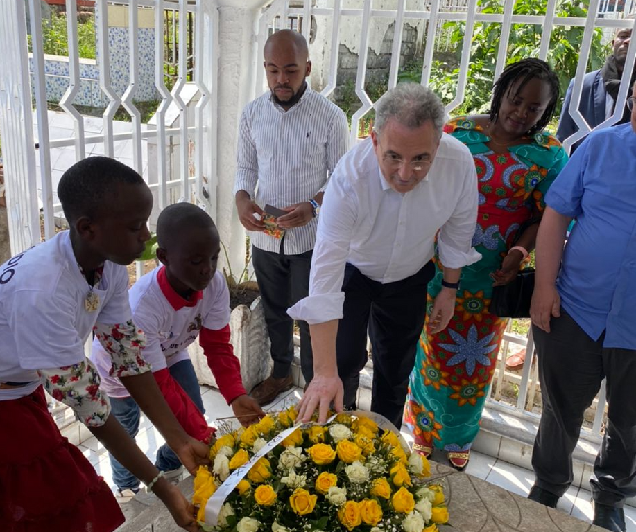 La visite de Marco Impagliazzo à Goma, dans l'est du Congo, commence auprès de la tombe de Floribert, modèle de résistance au mal